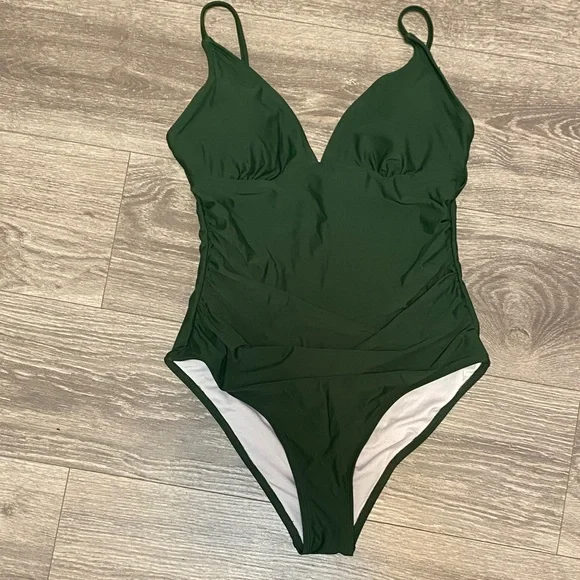 Cupshe  women intense Green One Piece Swimsuit V-Neck  side pleats  size medium - Picture 2 of 4